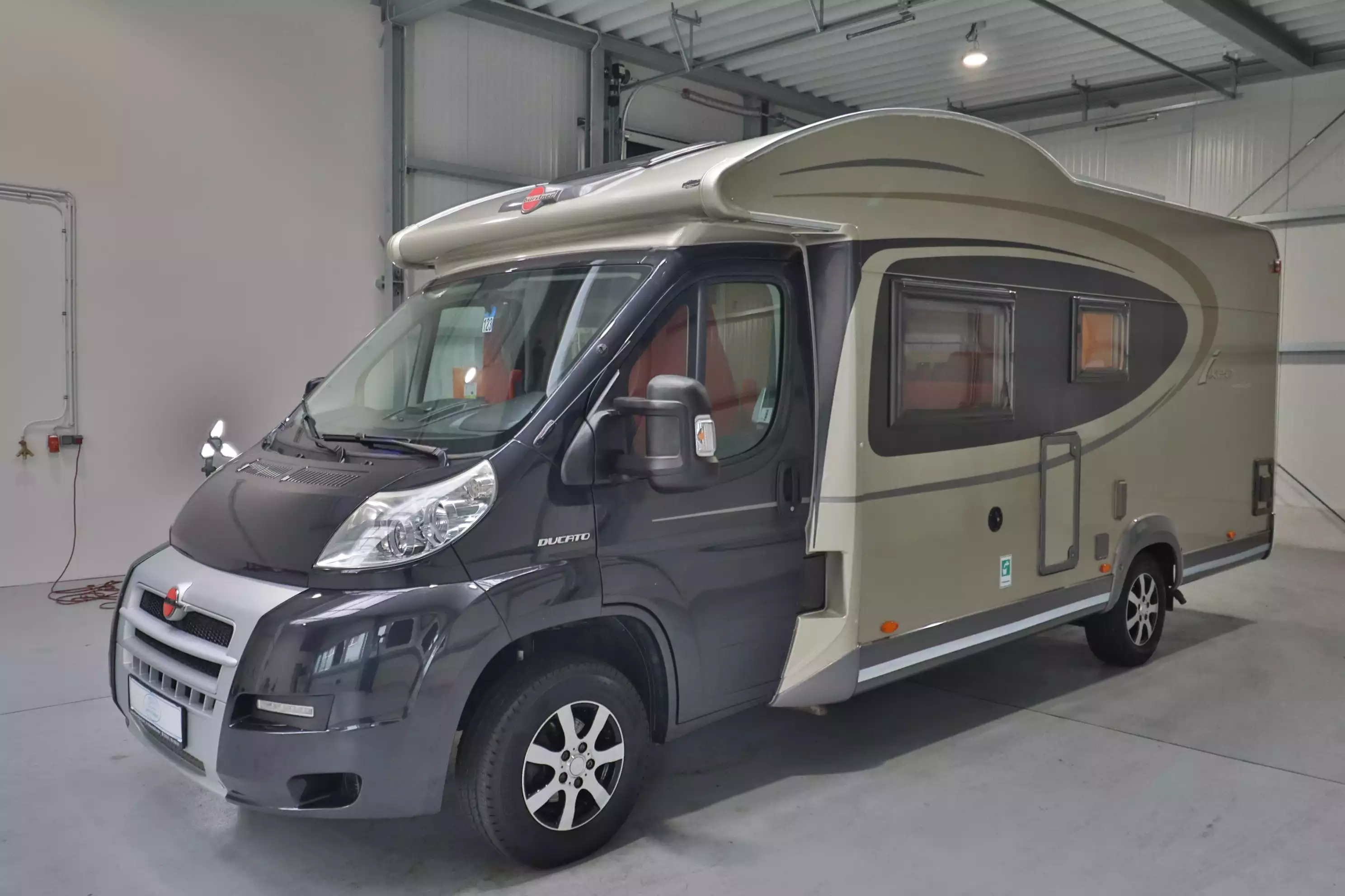 BUERSTNER Ixeo IT 695 Moonlight Edition